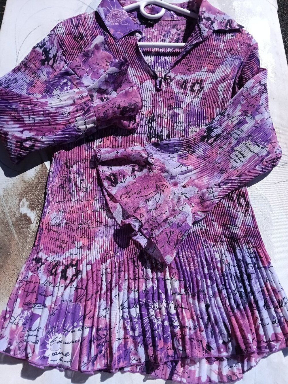 Blouse, by piano.
